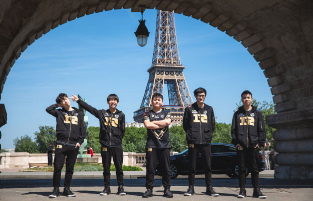 关于HKA翻盘FPX，Uzi关键团战开团秒人激烈交锋成都决赛之夜，留下经典瞬间的信息